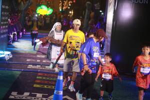 BIB: 1260, 3047, 3107
                            <button type="button" onclick="openModal(26275258)" class="btn btn-primary btn-sm float-right btn-popup" data-toggle="modal" data-target=".modal-high-quality">
                        <i class="fas fa-shopping-cart"></i> Add to Cart
                    </button>
                                            <button type="button" onclick="isThisMe(26275258, true)" class="btn btn-success btn-sm float-right btn-popup btn-isme hidden" data-toggle="tooltip" data-placement="bottom" title="นี่คือรูปของคุณใช่ไหม คลิกที่นี่เพื่อเอาเข้าอัลบั้ม">
                        <i class="fas fa-plus"></i> Add to album
                    </button>
                    <button type="button" onclick="isThisMe(26275258, false)" class="btn btn-warning btn-sm float-right btn-popup btn-isnotme hidden">
                        <i class="fas fa-ban"></i> Remove from album
                    </button>